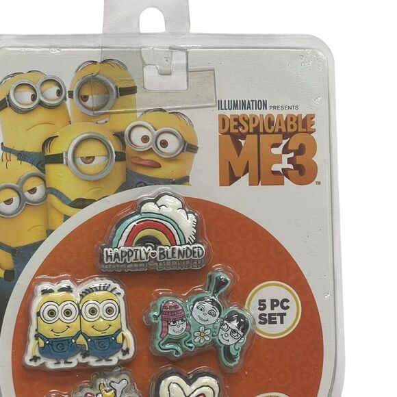 Universal Studios Despicable Me 3 Happily Blended PVC Magnet Set New - Picture 7 of 8